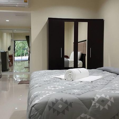 ไออุ่นรีสอร์ท Bang Saphan Exteriör bild